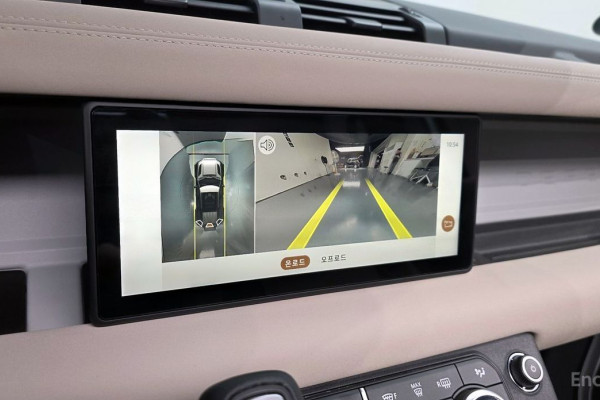 2023 Land Rover Defender с пробегом 32 215 км