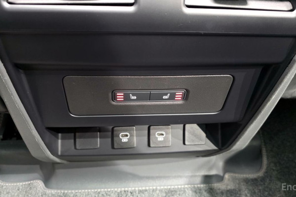 2023 Land Rover Defender с пробегом 32 215 км