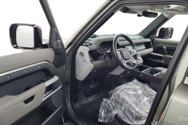 2022 Land Rover Defender с пробегом 46 901 км