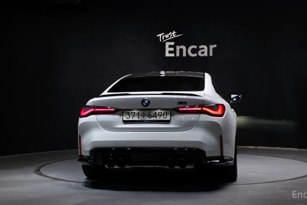 2023 BMW M4 с пробегом 9 881 км