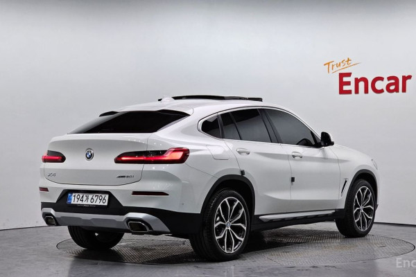 2025 BMW X4 с пробегом 8 768 км