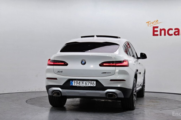2025 BMW X4 с пробегом 8 768 км
