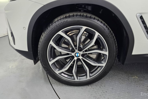 2025 BMW X4 с пробегом 8 768 км