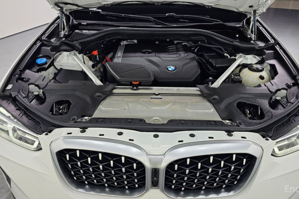 2025 BMW X4 с пробегом 8 768 км