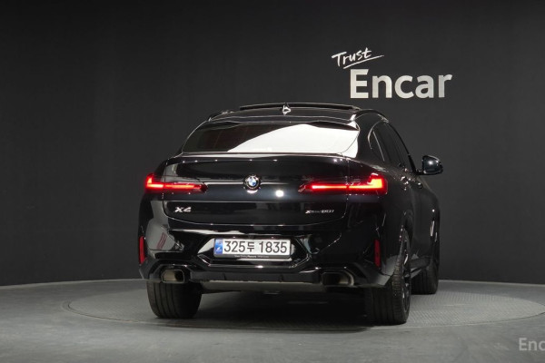 2025 BMW X4 с пробегом 8 040 км