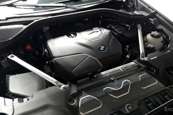 2025 BMW X4 с пробегом 8 040 км