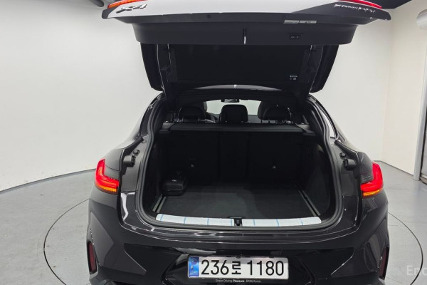 2025 BMW X4 с пробегом 25 569 км