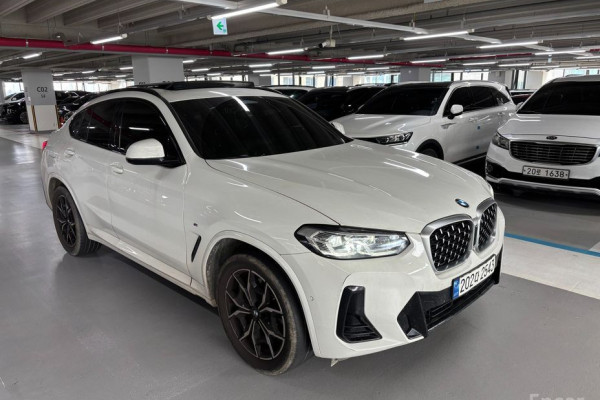 2023 BMW X4 с пробегом 42 046 км