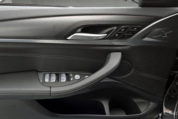 2024 BMW X4 с пробегом 13 528 км