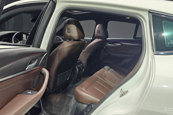 2023 BMW X4 с пробегом 40 272 км