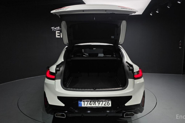 2024 BMW X4 с пробегом 9 420 км