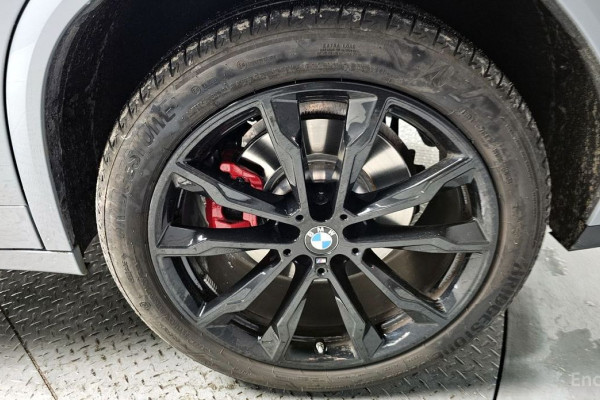 2025 BMW X4 с пробегом 12 542 км