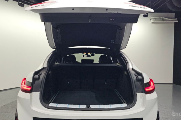 2023 BMW X4 с пробегом 15 917 км