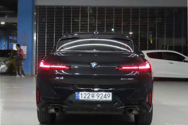 2023 BMW X4 с пробегом 16 800 км