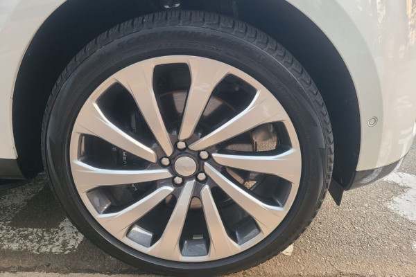 2023 Land Rover Range Rover с пробегом 17 346 км