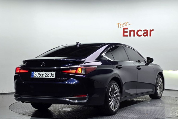 2023 Lexus ES с пробегом 26 116 км