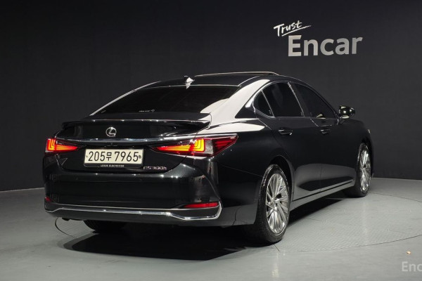 2023 Lexus ES с пробегом 7 864 км