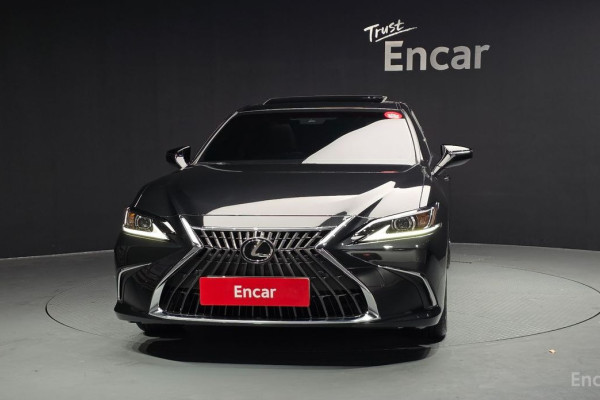 2023 Lexus ES с пробегом 7 864 км