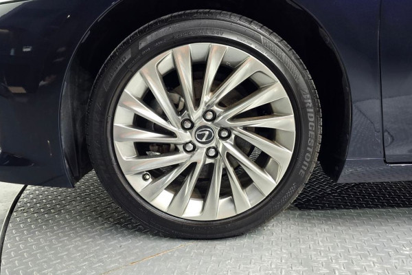 2023 Lexus ES с пробегом 26 116 км