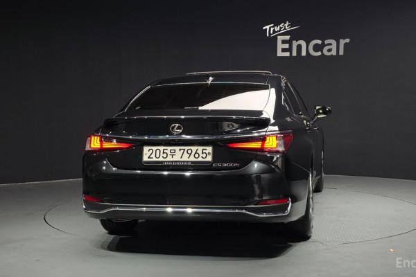 2023 Lexus ES с пробегом 7 864 км