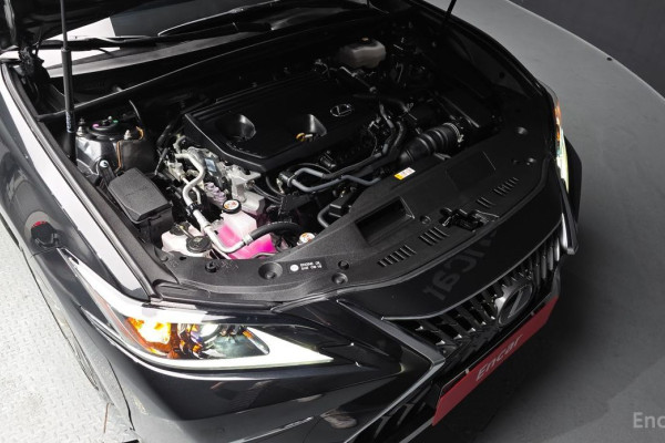 2023 Lexus ES с пробегом 7 864 км