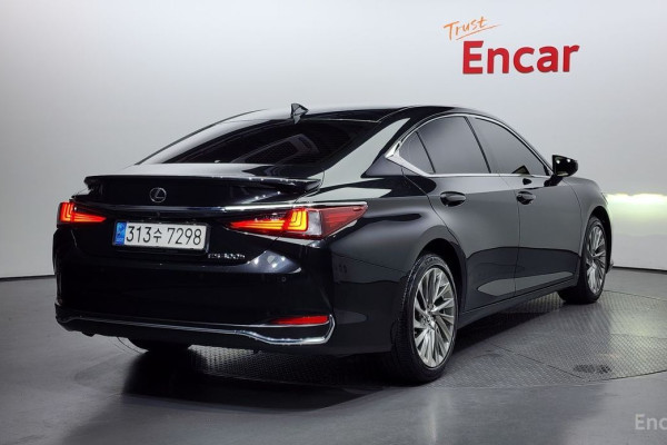 2023 Lexus ES с пробегом 58 781 км