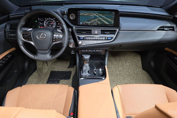 2023 Lexus ES с пробегом 7 864 км