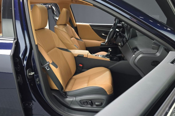 2023 Lexus ES с пробегом 26 116 км