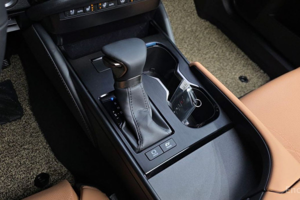 2023 Lexus ES с пробегом 7 864 км