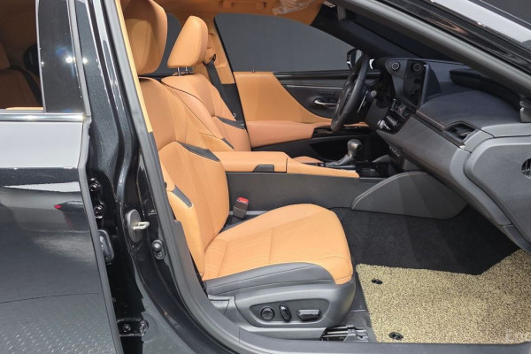 2023 Lexus ES с пробегом 7 864 км