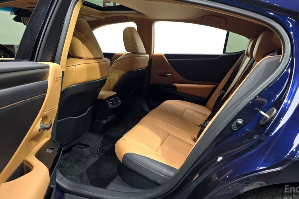 2023 Lexus ES с пробегом 26 116 км