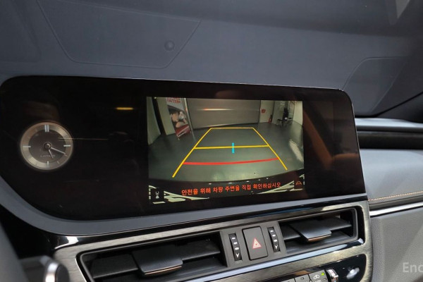 2023 Lexus ES с пробегом 7 864 км