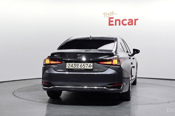 2023 Lexus ES с пробегом 78 105 км