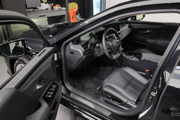 2023 Lexus ES с пробегом 58 781 км