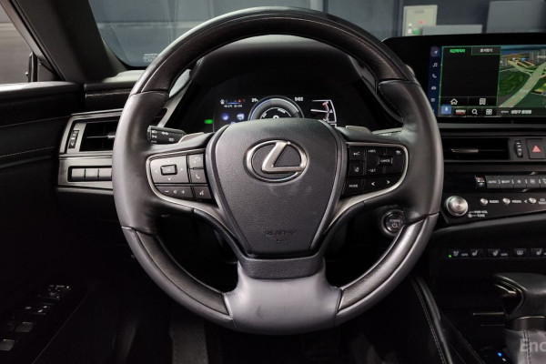 2023 Lexus ES с пробегом 58 781 км