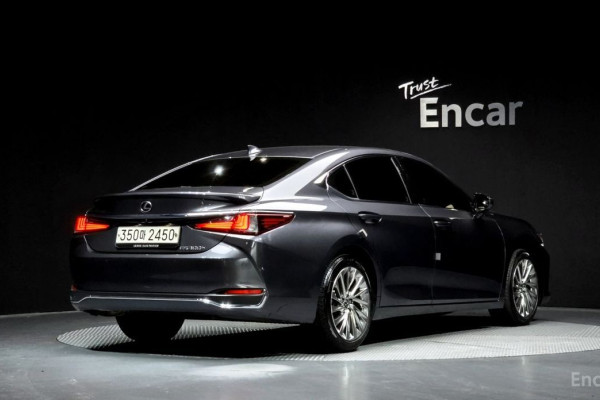 2023 Lexus ES с пробегом 35 534 км