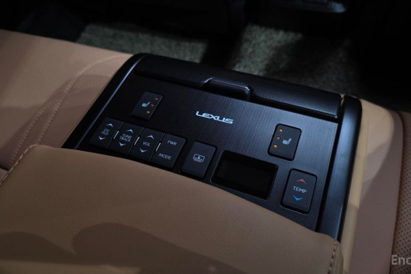 2023 Lexus ES с пробегом 7 864 км