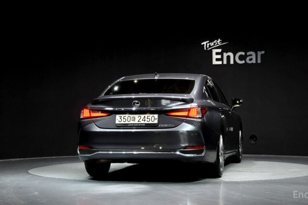 2023 Lexus ES с пробегом 35 534 км