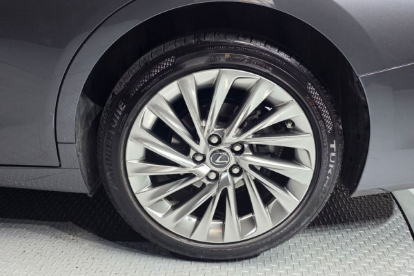 2023 Lexus ES с пробегом 35 534 км