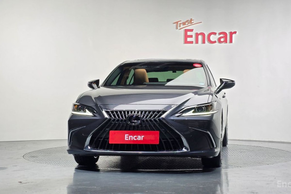 2022 Lexus ES с пробегом 30 050 км