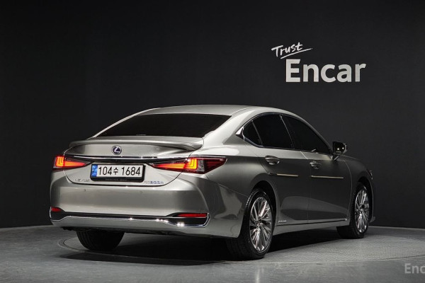2022 Lexus ES с пробегом 44 419 км