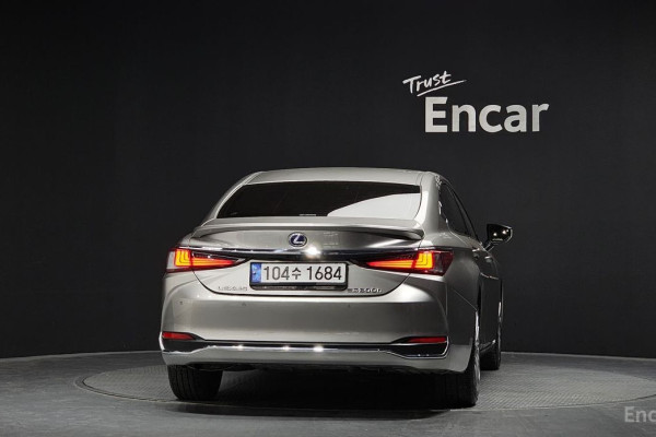 2022 Lexus ES с пробегом 44 419 км