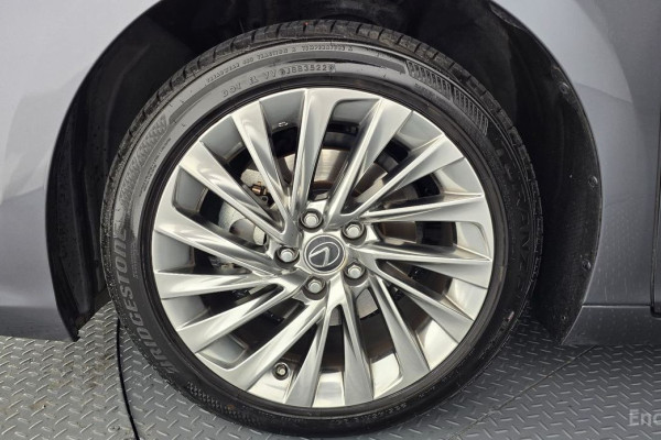 2022 Lexus ES с пробегом 30 050 км