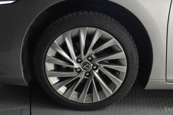 2022 Lexus ES с пробегом 44 419 км