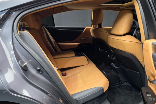 2023 Lexus ES с пробегом 35 534 км