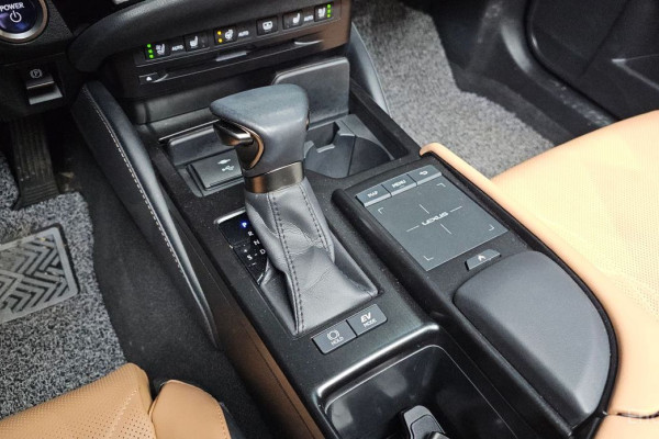 2022 Lexus ES с пробегом 44 419 км