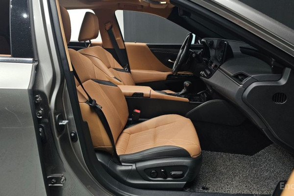 2022 Lexus ES с пробегом 44 419 км