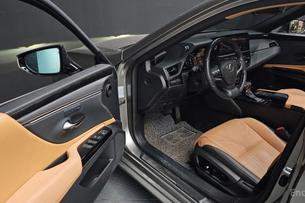 2022 Lexus ES с пробегом 44 419 км