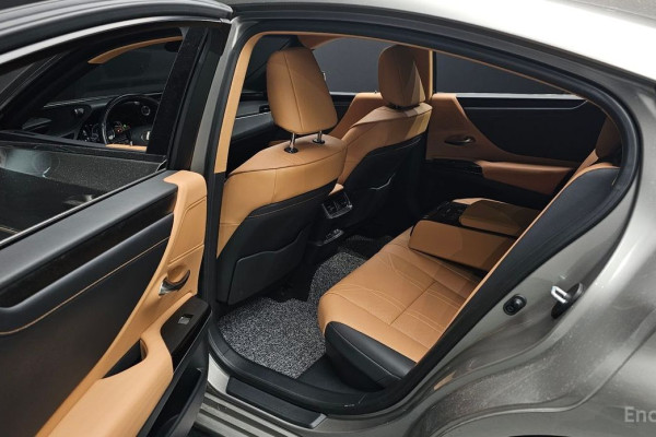 2022 Lexus ES с пробегом 44 419 км