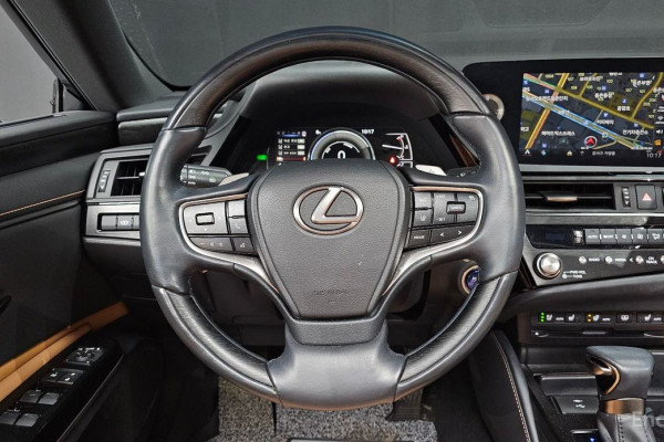 2022 Lexus ES с пробегом 44 419 км